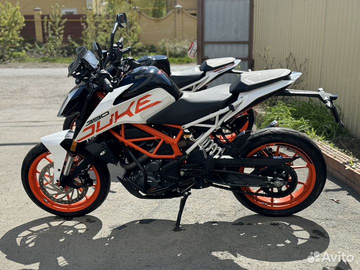 KTM Duke 390 Белый