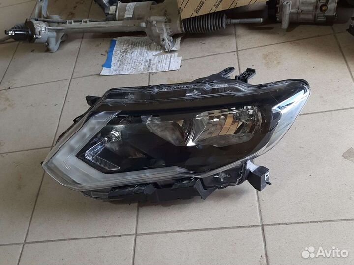 Фара левая Nissan x trail t32 17
