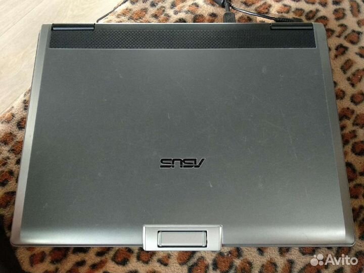 Ноутбук asus