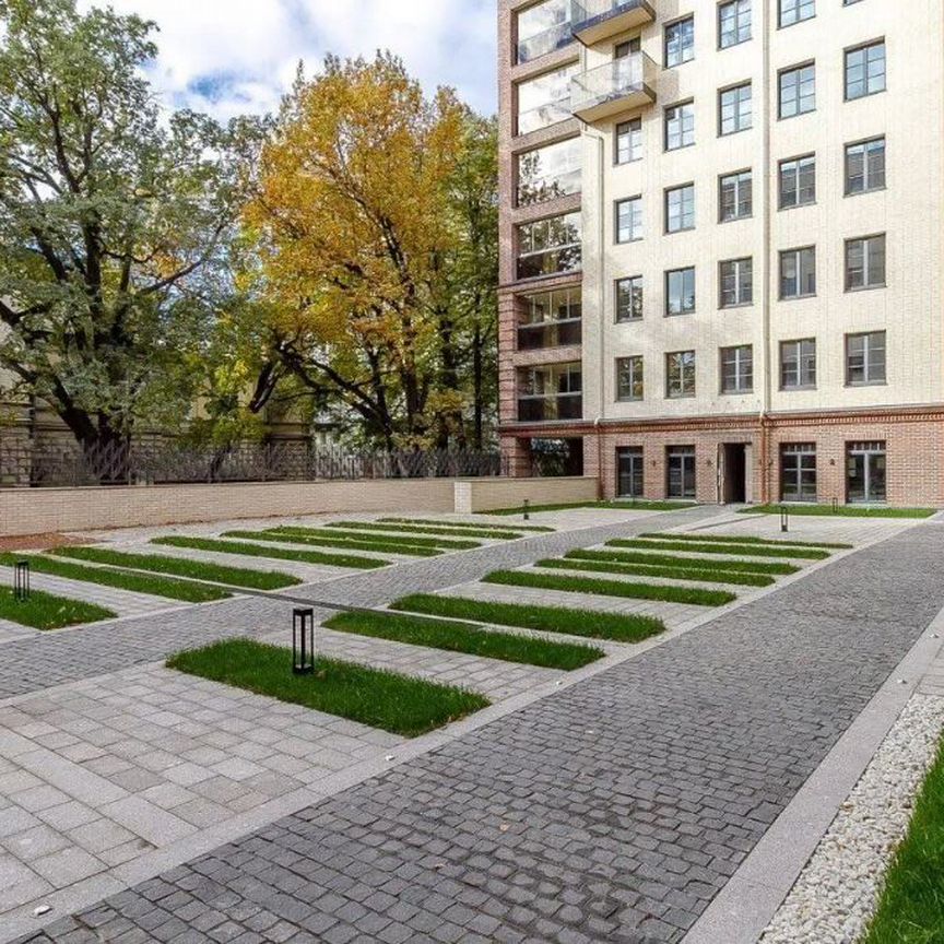 3-к. квартира, 202,8 м², 3/7 эт.