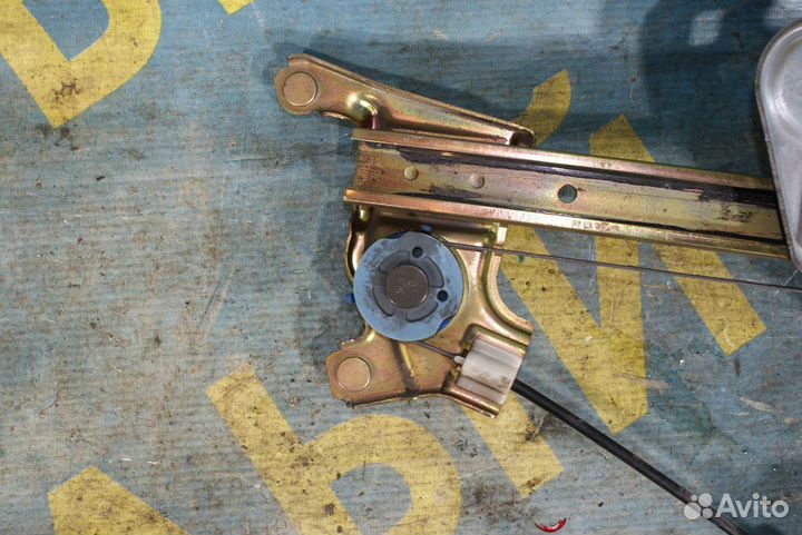 Передний правый стеклоподъемник Toyota Celica T230