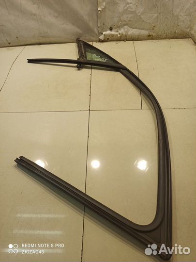 Форточка двери(передняя левая) с уплотнителем