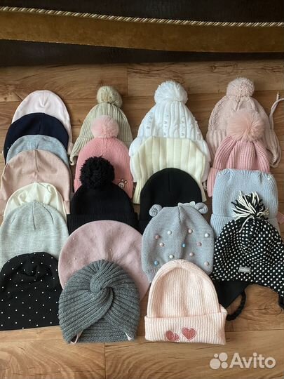 Шапки для девочки пакетом от 3 до 5 лет