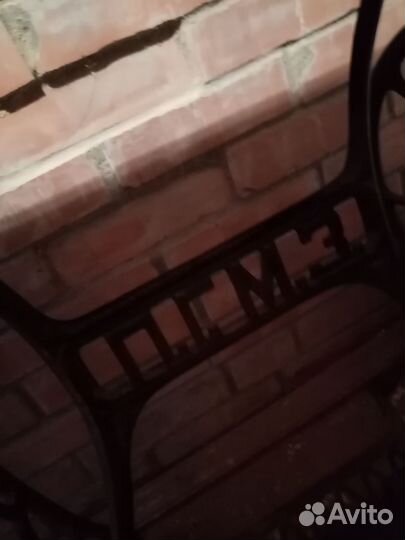 Швейная машина ножная старинная на чугуной станине