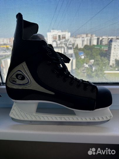 Коньки хоккейные