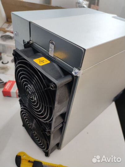 Asic майнер Bitmain Antminer S19