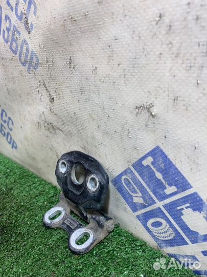 Петля двери передняя правая Mercedes-Benz Clk 230