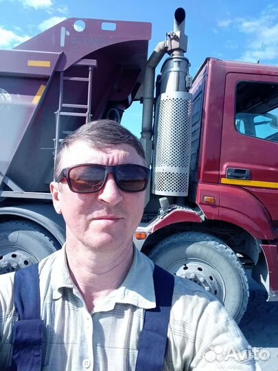 Водитель самосвала