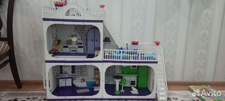 Кукольный домик с мебелью