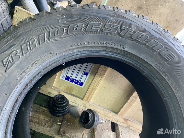Bridgestone Blizzak DM-V1 275/60 R18