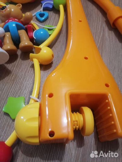 Мобиль на кроватку жирафики