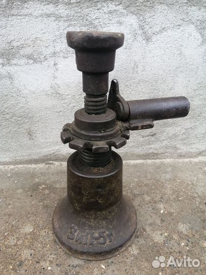 Домкрат механический винтовой