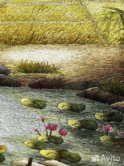 Картина вышита шелком