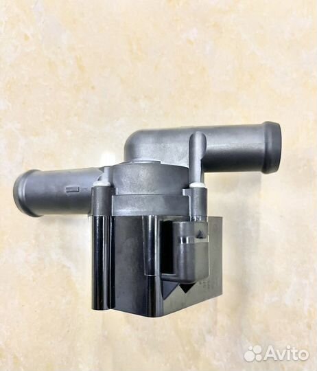 Дополнительная помпа отопителя Land Rover LR039070