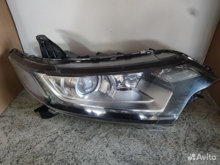 Фара правая Mitsubishi Outlander 3
