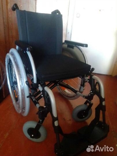 Две инвалидные коляски прогулочная и комнатная