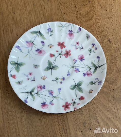 Фарфоровый чайный сервиз: чашка с блюдцем