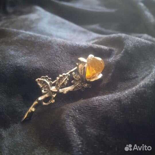 Брошь винтаж янтарь