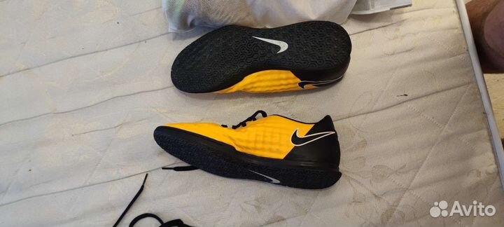 Бутсы футбольные nike 43 размер новые