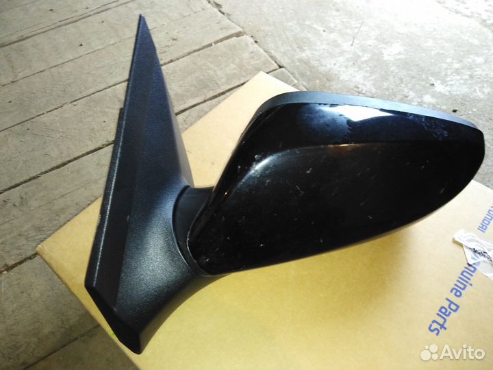 Левое зеркало