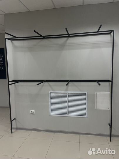 Вешало для магазина одежды