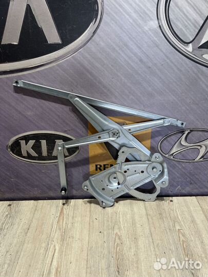 Стеклоподъемник перед Renault fluence