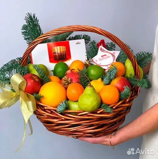 Корзины с фруктами