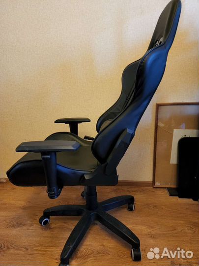 Игровое компьютерное кресло