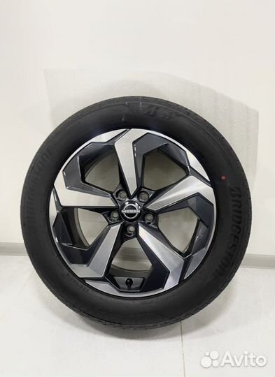 Новые Nissan X-Trail 2022, Michelin PS4 225/60 R18