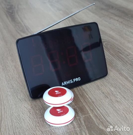 Кнпока вызова официанта и табло отображения вызова