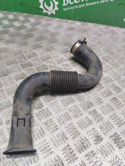 Патрубок воздуховода Renault Logan 2
