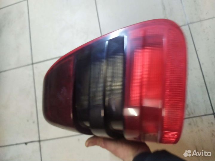 Задняя правая фара mercedes c180