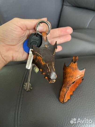 Брелок для ключей из кожи символ года ручная работ