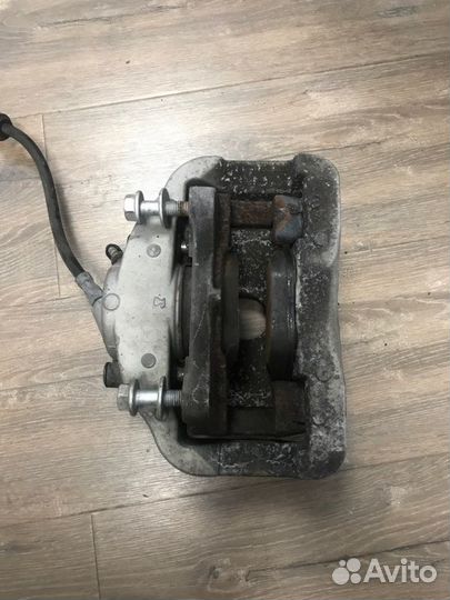 Суппорт тормозной передний левый Bmw 525I E60