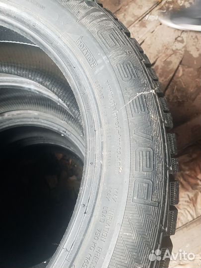 Gislaved Frost 215/55 R17 110H