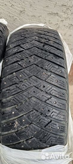 Goodyear UltraGrip Ice Arctic SUV 225/65 R17 102T