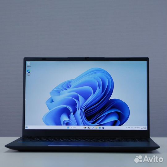 Ноутбук в наличии 12/512 гб