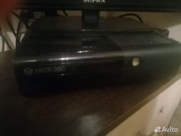 Продам приставку xbox 360