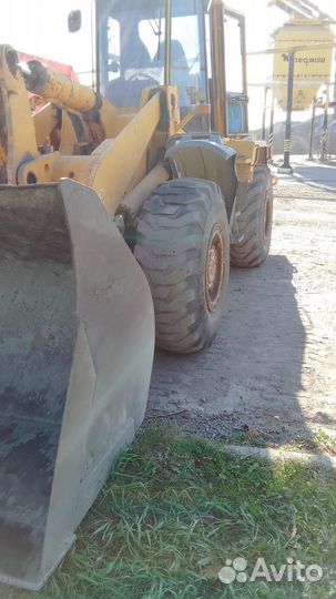 Фронтальный погрузчик Амкодор 352, 2011