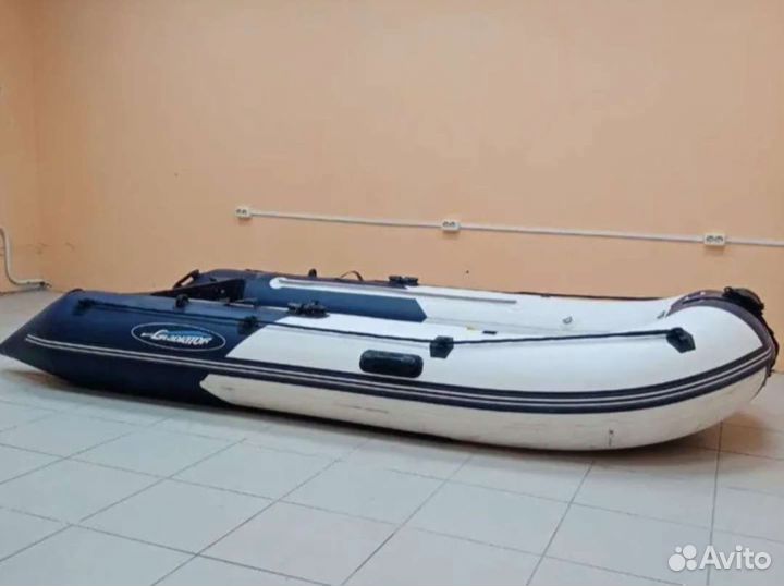 Лодка Гладиатор В330 AL