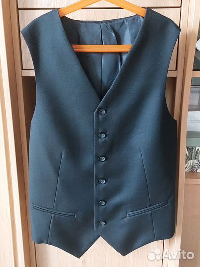 Жилетка для мальчика новый и школьный пиджак