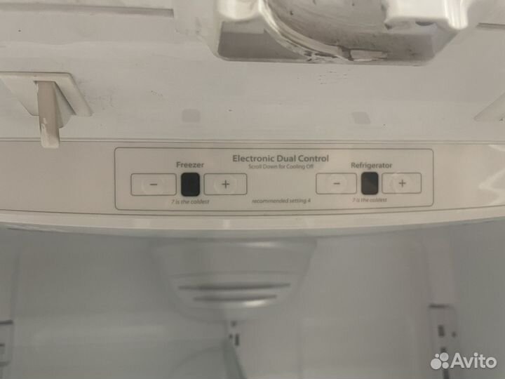 Холодильник Maytag