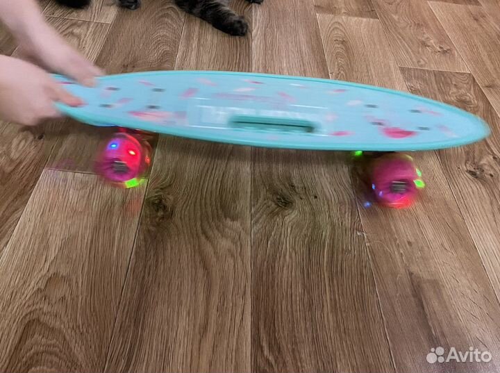 Скейт (пенни борд) со светящимися колёсами