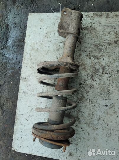 Стойка передняя правая лансер 9 в сборе