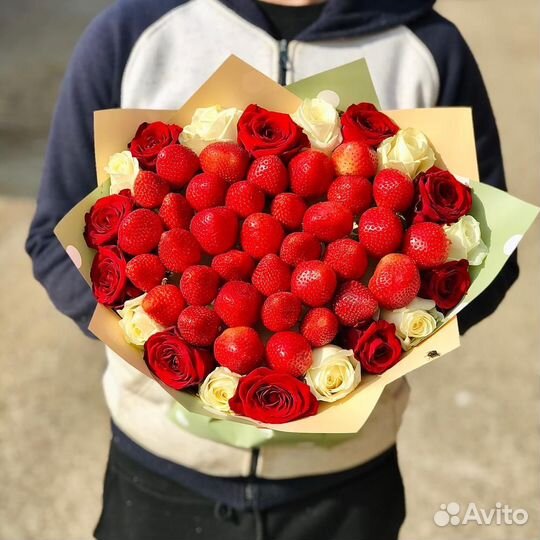 Съедобные букеты из свежей клубники