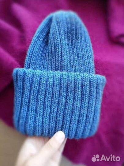 Вязаная демисезонная шапочка из полушерсти