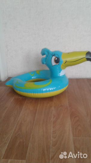 Надувной круг тукан