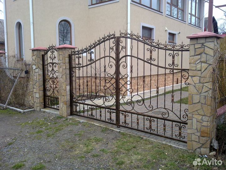 Кованные ворота и калитка