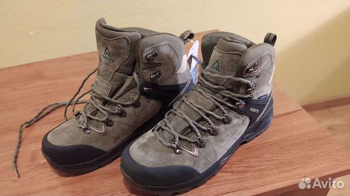 Треккинговые ботинки