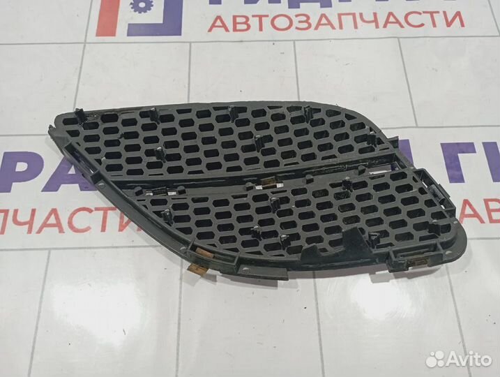 Решетка радиатора левая Nissan Almera (N16) 62330